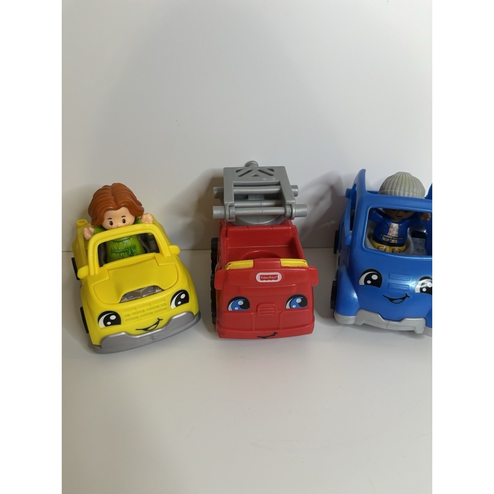 Lot of 5 Fisher Price Little People Fire Truck Yellow Car Blue Car‎  - 2 Figures